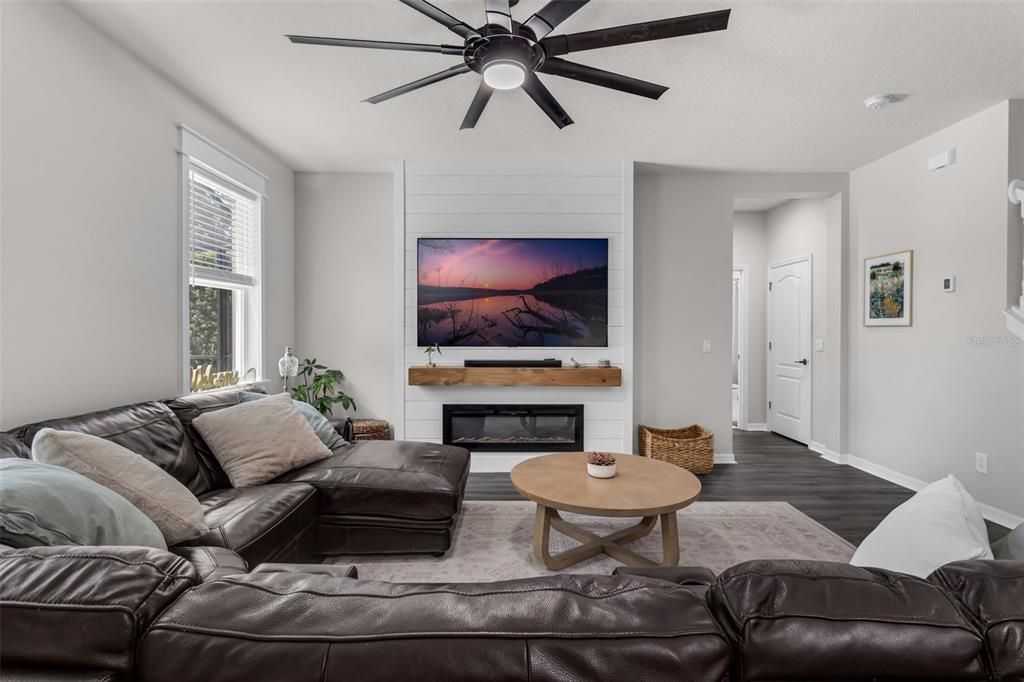 For Sale: $799,999 (4 beds, 3 baths, 2594 Square Feet)