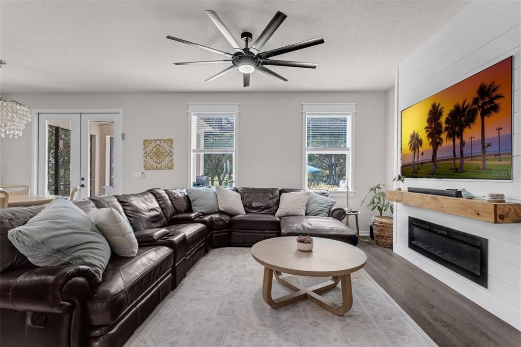 For Sale: $799,999 (4 beds, 3 baths, 2594 Square Feet)