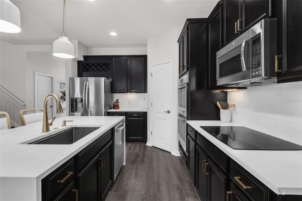 For Sale: $799,999 (4 beds, 3 baths, 2594 Square Feet)