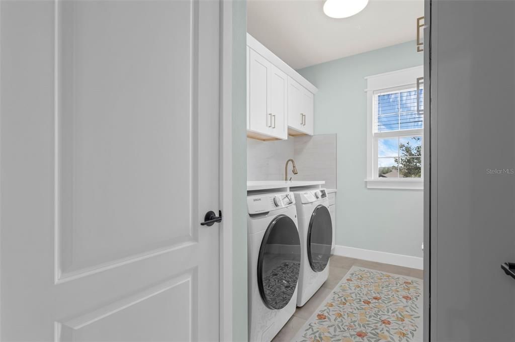 For Sale: $799,999 (4 beds, 3 baths, 2594 Square Feet)