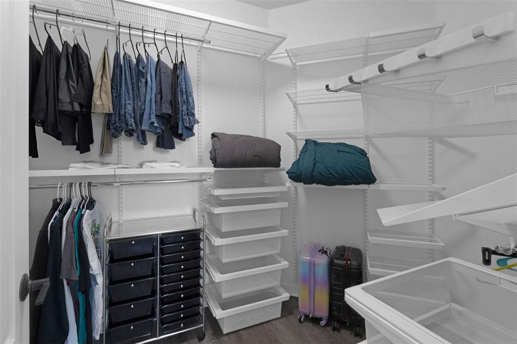 For Sale: $799,999 (4 beds, 3 baths, 2594 Square Feet)