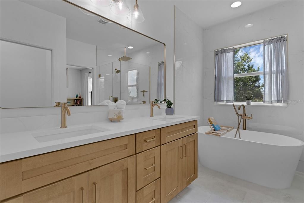 For Sale: $799,999 (4 beds, 3 baths, 2594 Square Feet)