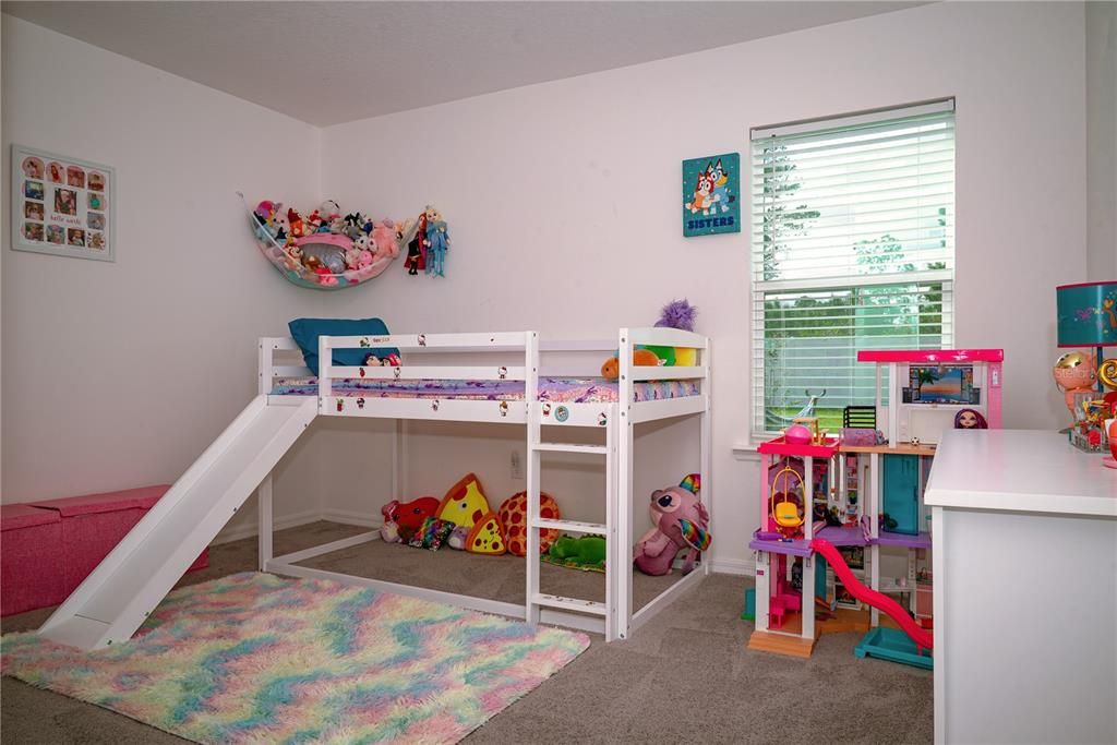 待售: $369,000 (4 贝兹, 2 浴室, 2052 平方英尺)