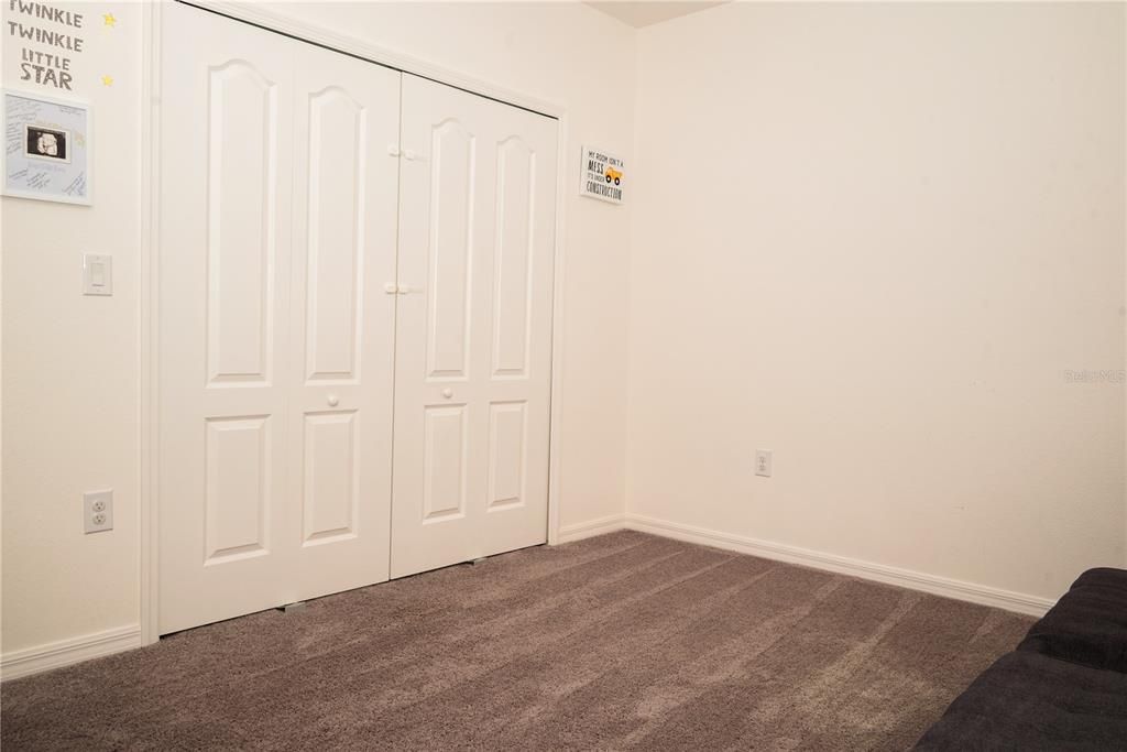 待售: $369,000 (4 贝兹, 2 浴室, 2052 平方英尺)