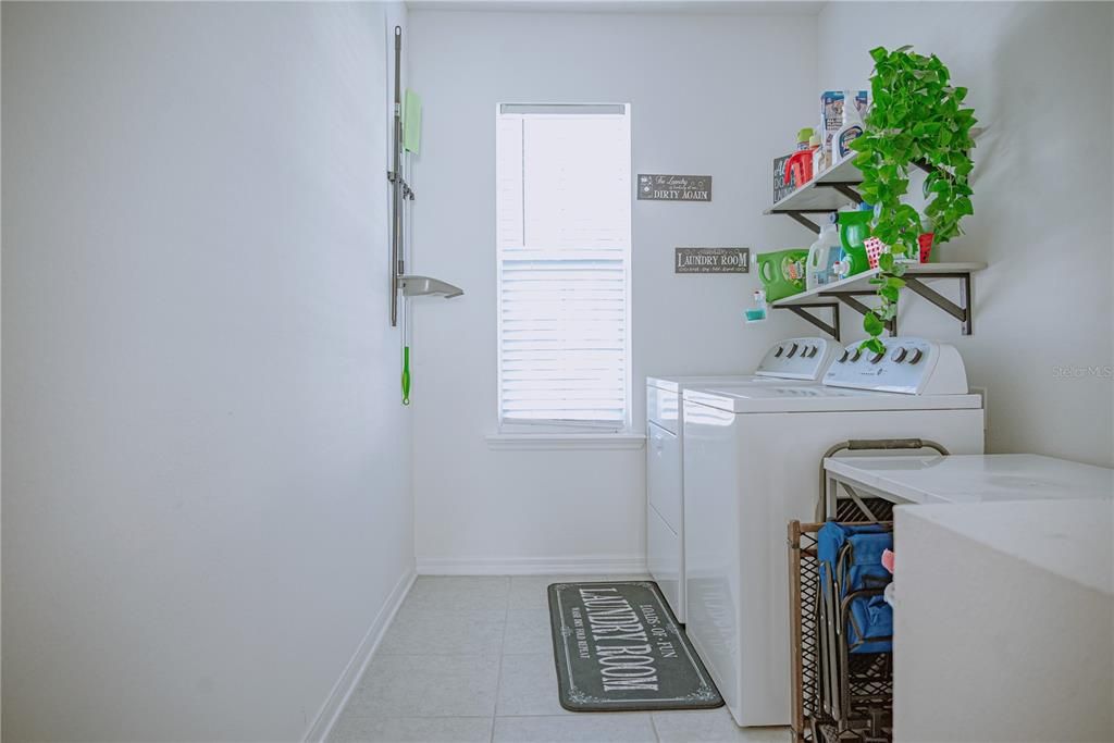 待售: $369,000 (4 贝兹, 2 浴室, 2052 平方英尺)