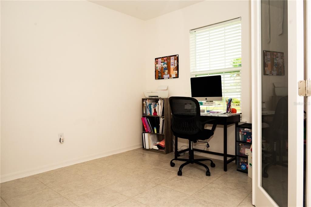 待售: $369,000 (4 贝兹, 2 浴室, 2052 平方英尺)