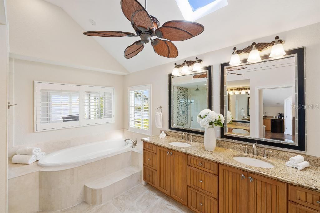 待售: $2,180,000 (3 贝兹, 2 浴室, 2787 平方英尺)