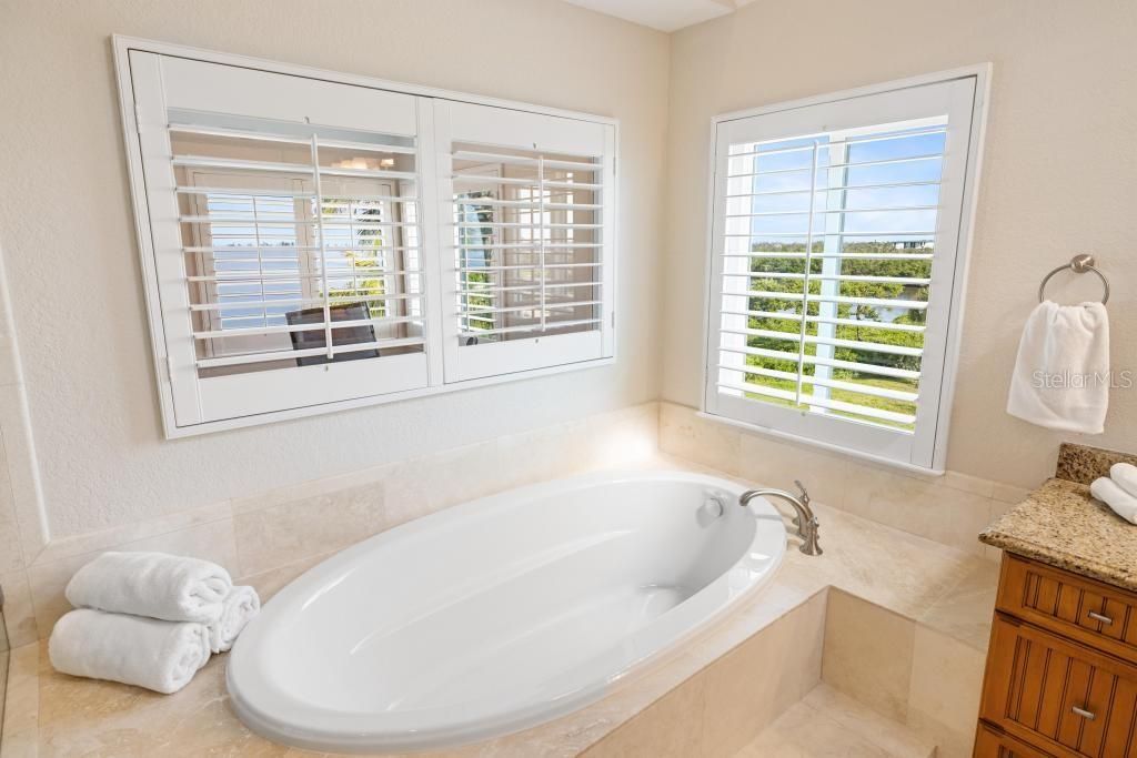 待售: $2,180,000 (3 贝兹, 2 浴室, 2787 平方英尺)