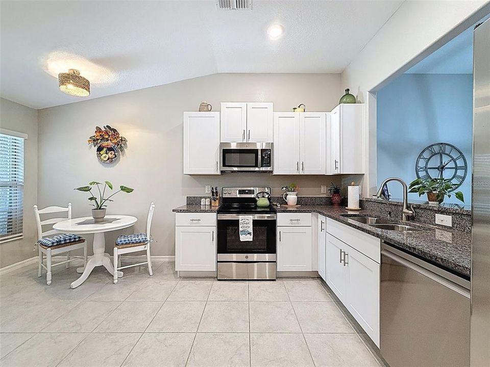 待售: $239,900 (3 贝兹, 2 浴室, 1337 平方英尺)