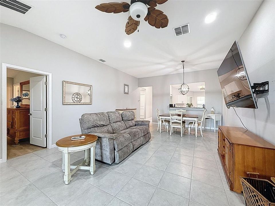 待售: $239,900 (3 贝兹, 2 浴室, 1337 平方英尺)