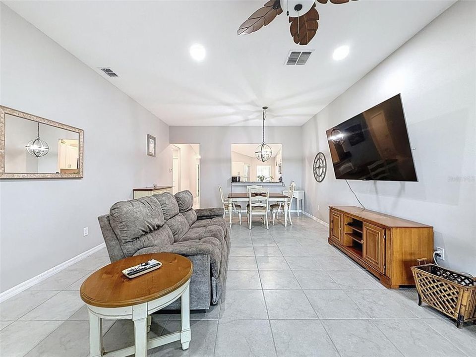 待售: $239,900 (3 贝兹, 2 浴室, 1337 平方英尺)