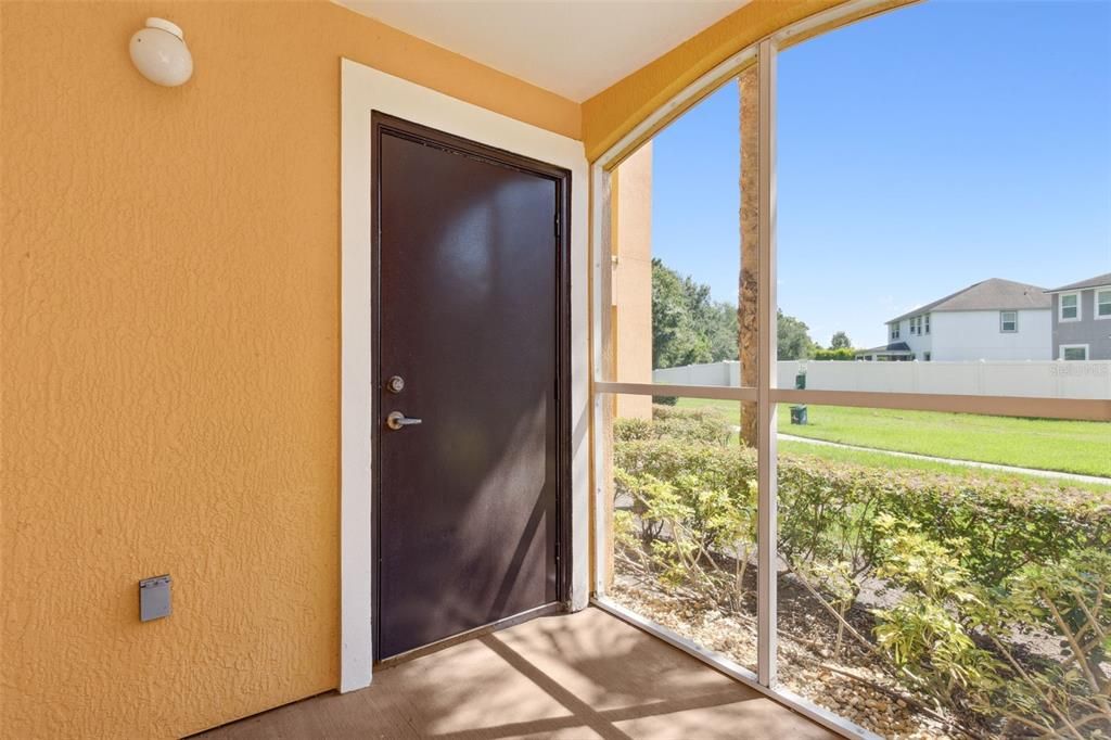 合同活跃: $169,000 (1 贝兹, 1 浴室, 734 平方英尺)