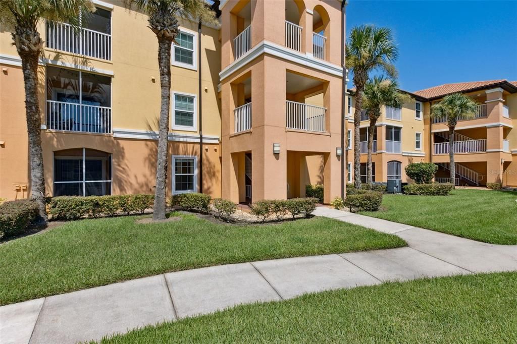 合同活跃: $169,000 (1 贝兹, 1 浴室, 734 平方英尺)