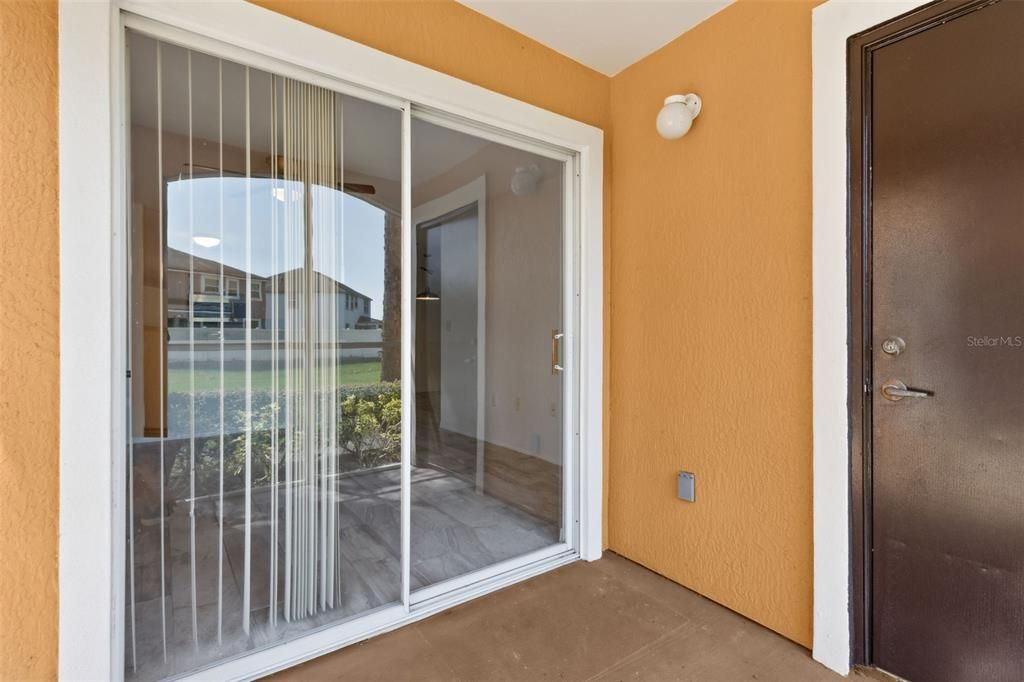 合同活跃: $169,000 (1 贝兹, 1 浴室, 734 平方英尺)