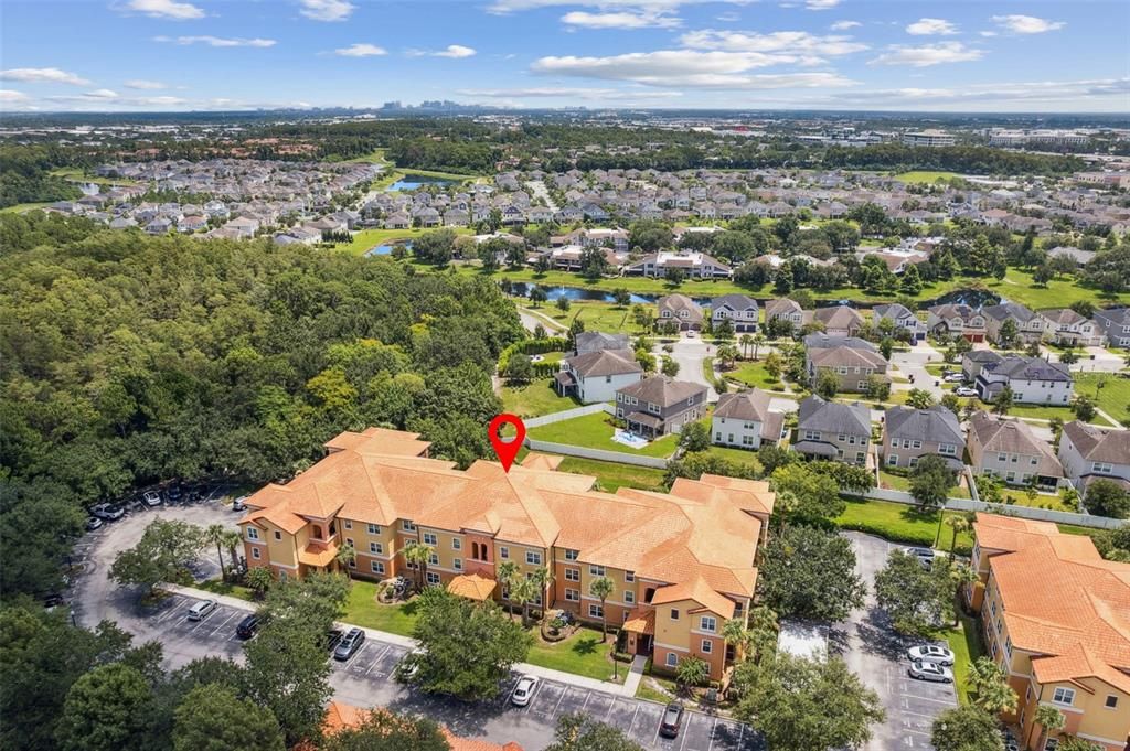 合同活跃: $169,000 (1 贝兹, 1 浴室, 734 平方英尺)