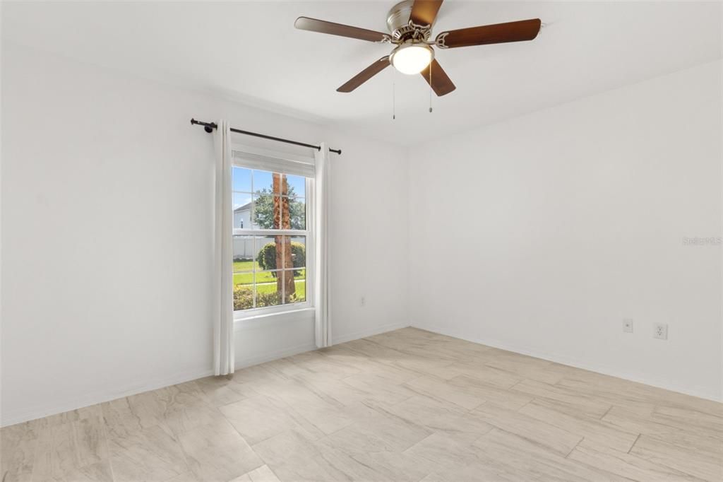 合同活跃: $169,000 (1 贝兹, 1 浴室, 734 平方英尺)