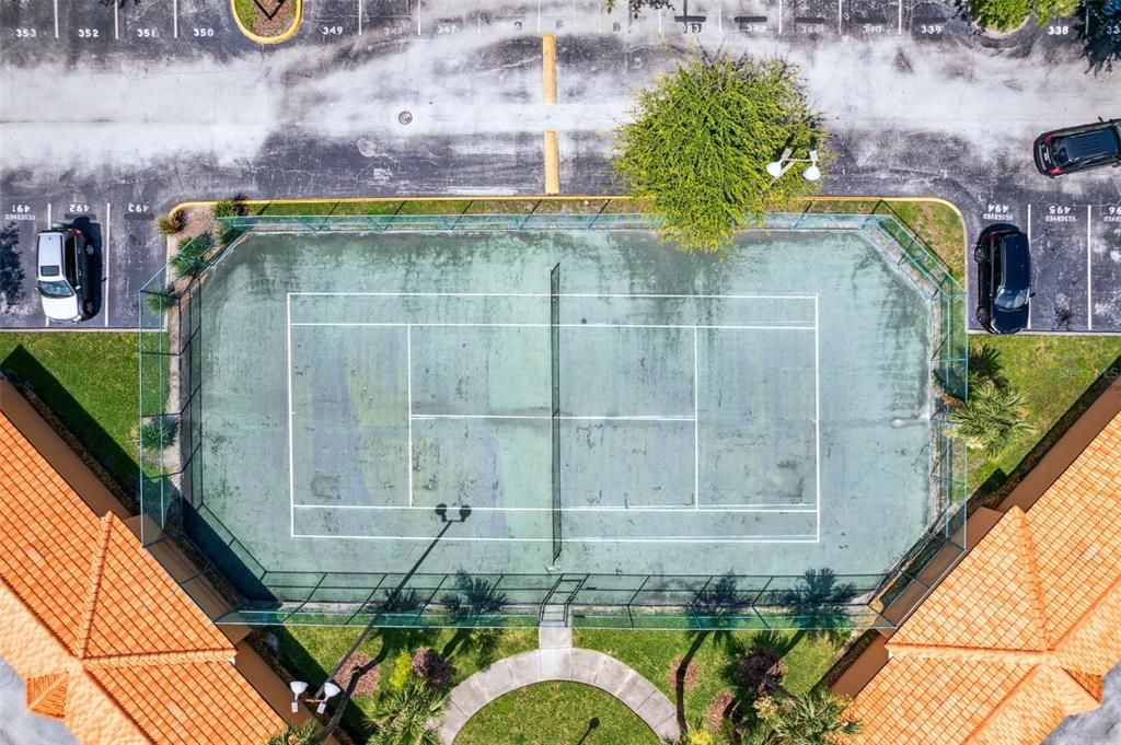 合同活跃: $169,000 (1 贝兹, 1 浴室, 734 平方英尺)