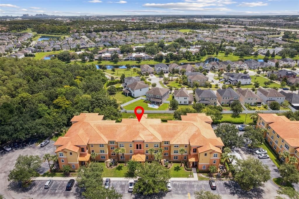 合同活跃: $169,000 (1 贝兹, 1 浴室, 734 平方英尺)