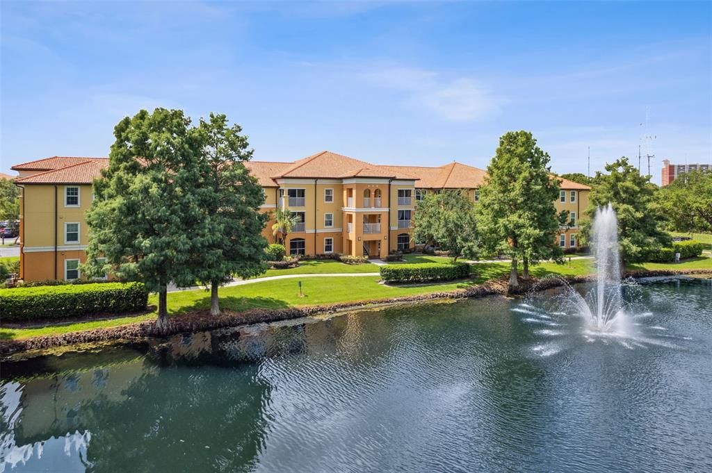 合同活跃: $169,000 (1 贝兹, 1 浴室, 734 平方英尺)