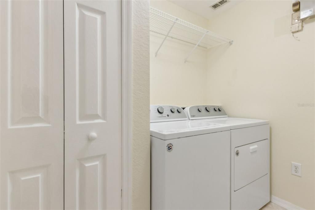 合同活跃: $169,000 (1 贝兹, 1 浴室, 734 平方英尺)