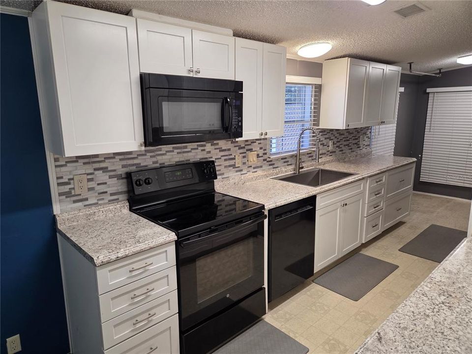 Activo con contrato: $219,900 (3 camas, 2 baños, 1104 Pies cuadrados)