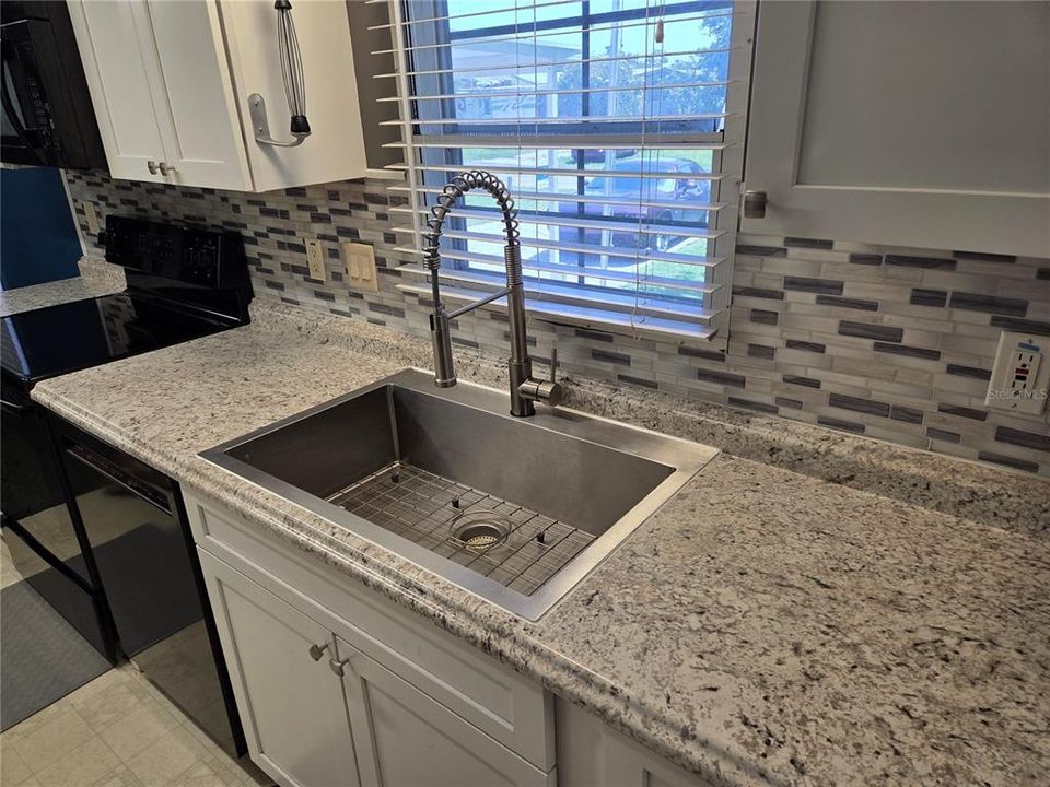 Activo con contrato: $219,900 (3 camas, 2 baños, 1104 Pies cuadrados)