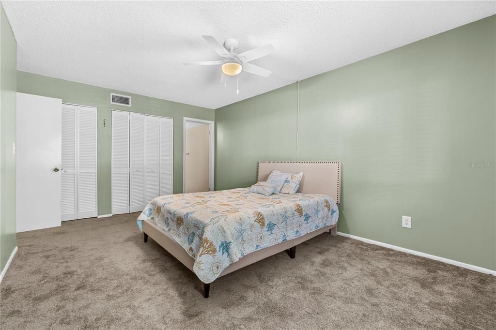 For Sale: $142,000 (2 beds, 2 baths, 1138 Square Feet)