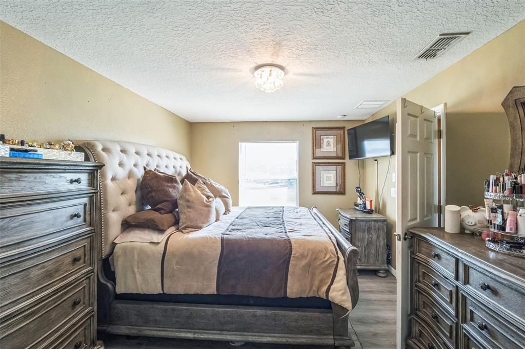 待售: $253,000 (3 贝兹, 2 浴室, 1542 平方英尺)