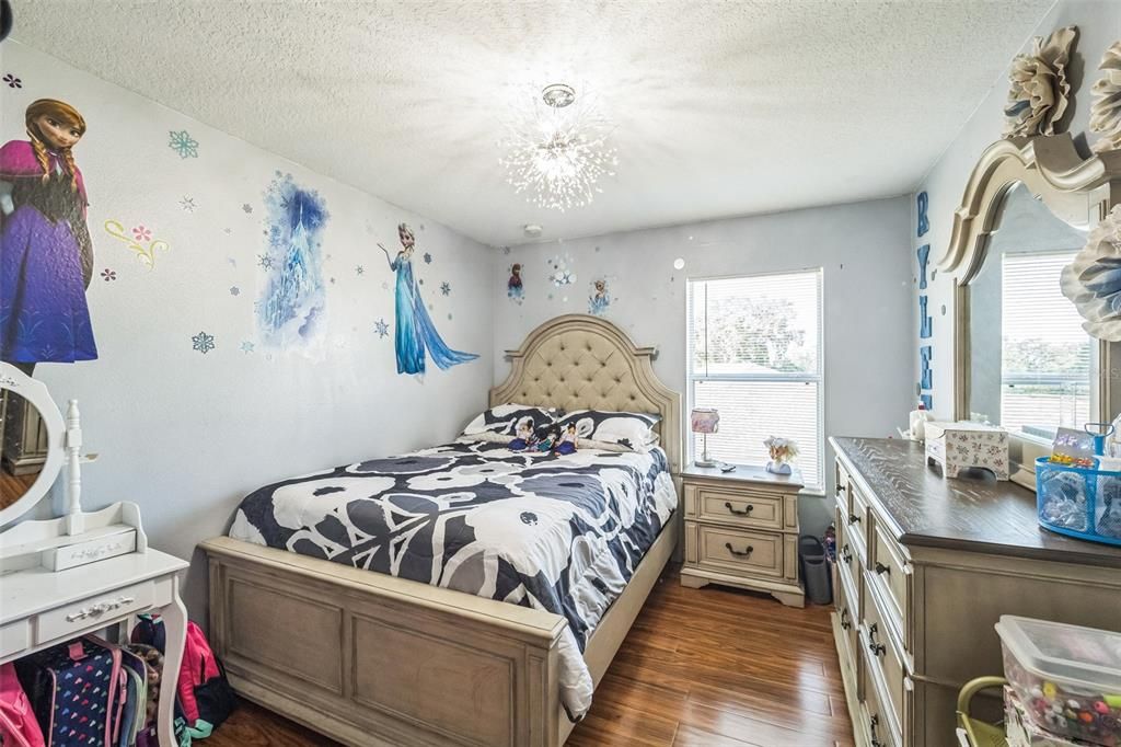 待售: $253,000 (3 贝兹, 2 浴室, 1542 平方英尺)