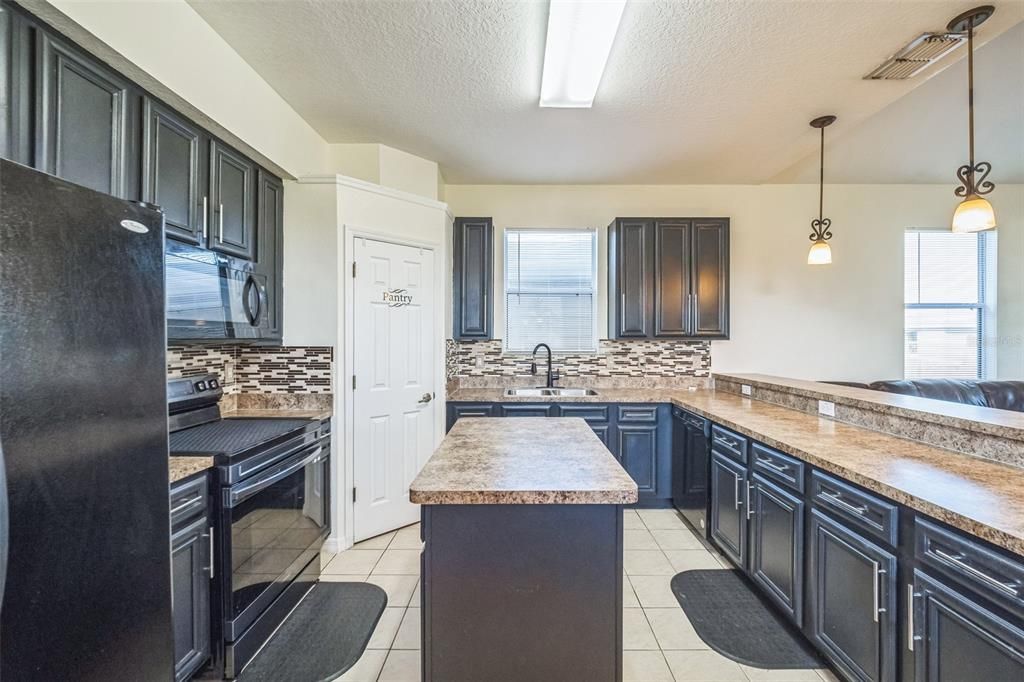 待售: $253,000 (3 贝兹, 2 浴室, 1542 平方英尺)