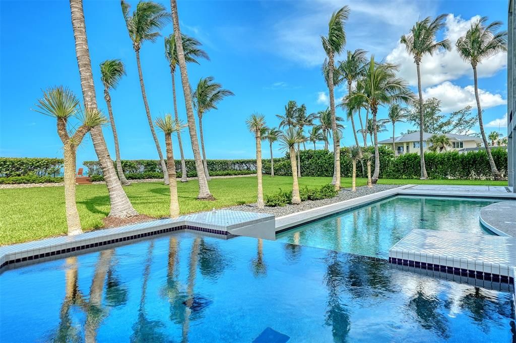 На продажу: $18,900,000 (5 спален, 5 ванн, 7756 Квадратных фут)