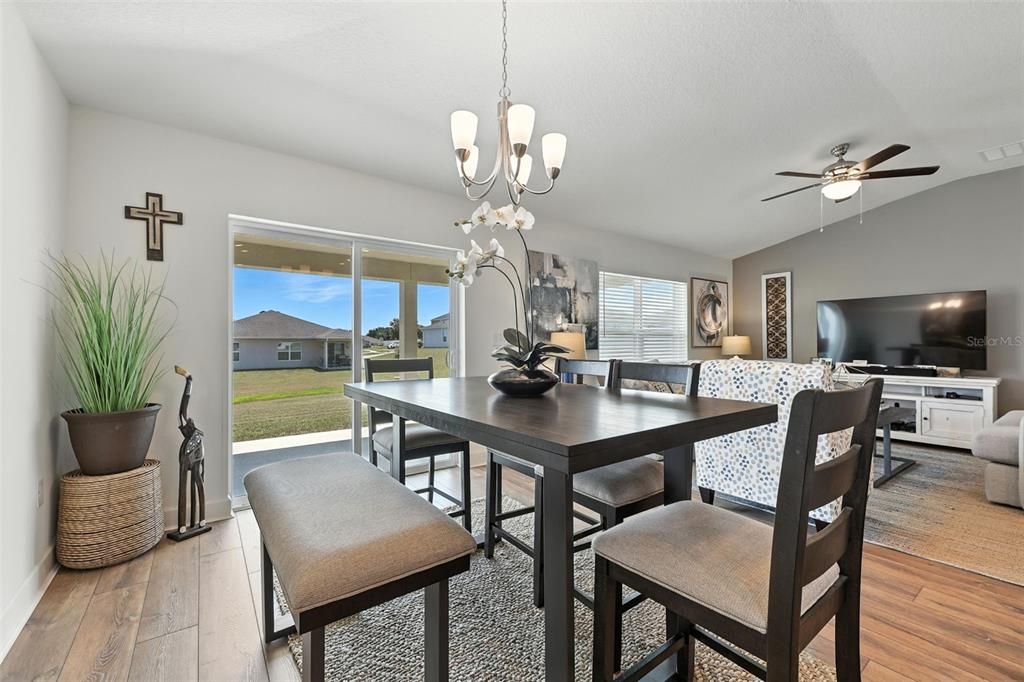 На продажу: $349,900 (3 спален, 2 ванн, 1537 Квадратных фут)