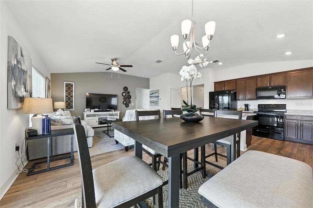 На продажу: $349,900 (3 спален, 2 ванн, 1537 Квадратных фут)