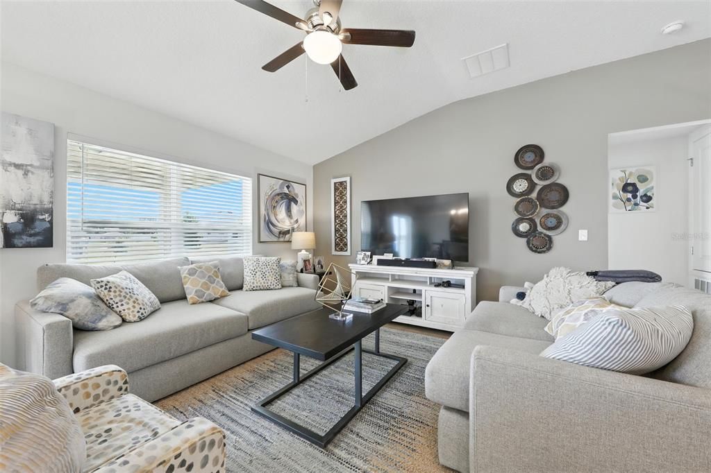 На продажу: $349,900 (3 спален, 2 ванн, 1537 Квадратных фут)