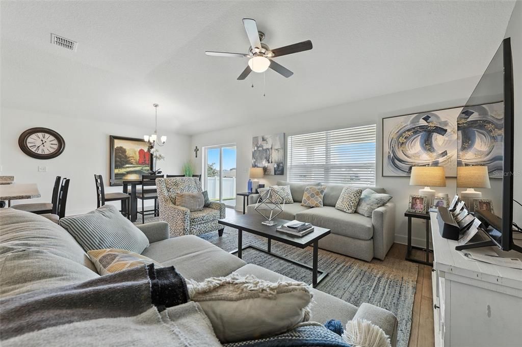 На продажу: $349,900 (3 спален, 2 ванн, 1537 Квадратных фут)