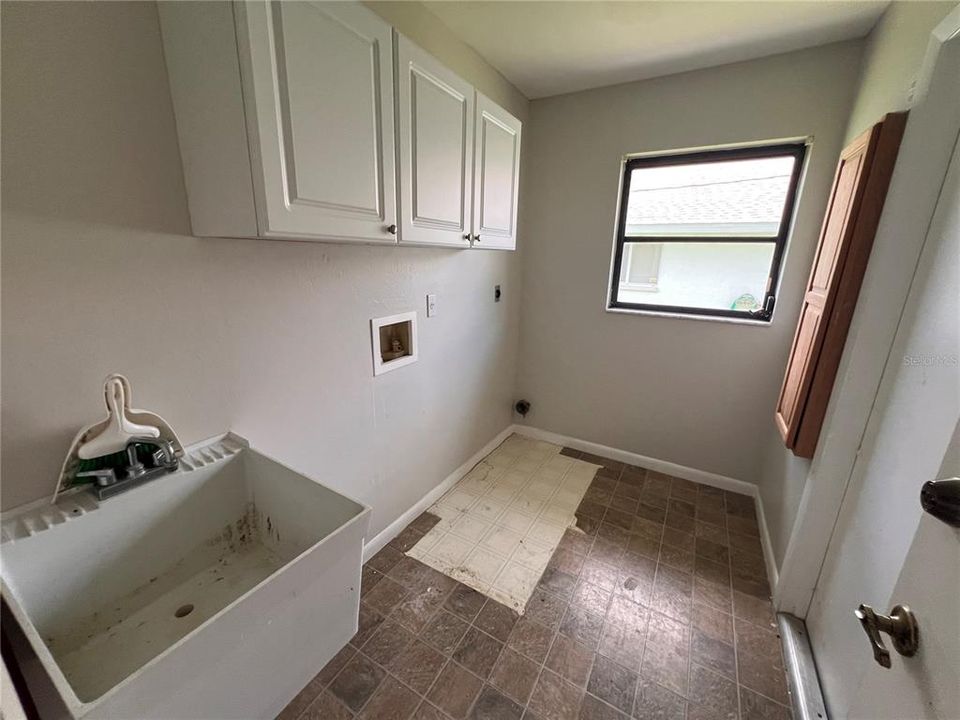 出租: $2,200 (3 贝兹, 2 浴室, 1924 平方英尺)