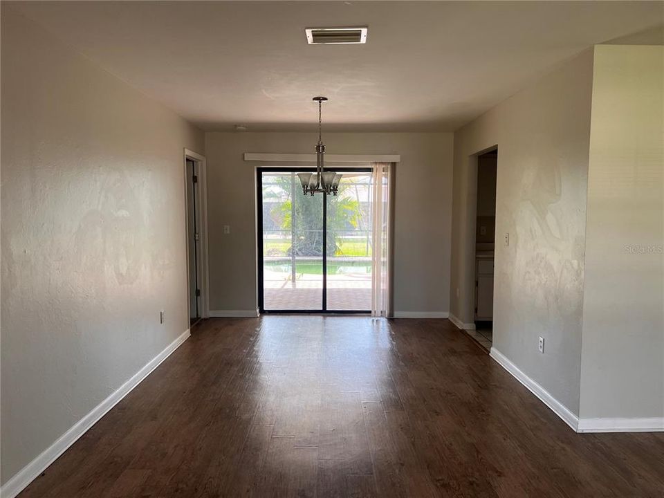 出租: $2,200 (3 贝兹, 2 浴室, 1924 平方英尺)