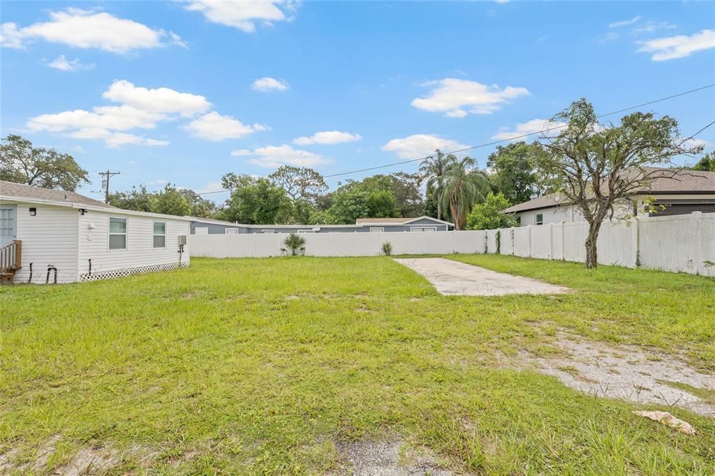 Active With Contract: $219,900 (2 beds, 1 baths, 744 Square Feet)