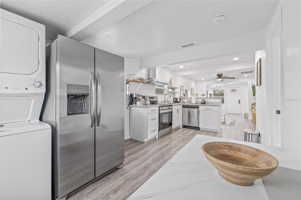 Active With Contract: $219,900 (2 beds, 1 baths, 744 Square Feet)