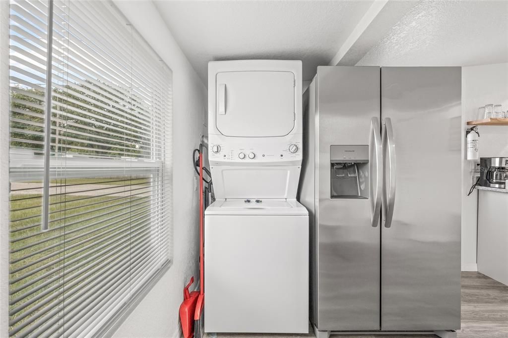 Active With Contract: $219,900 (2 beds, 1 baths, 744 Square Feet)