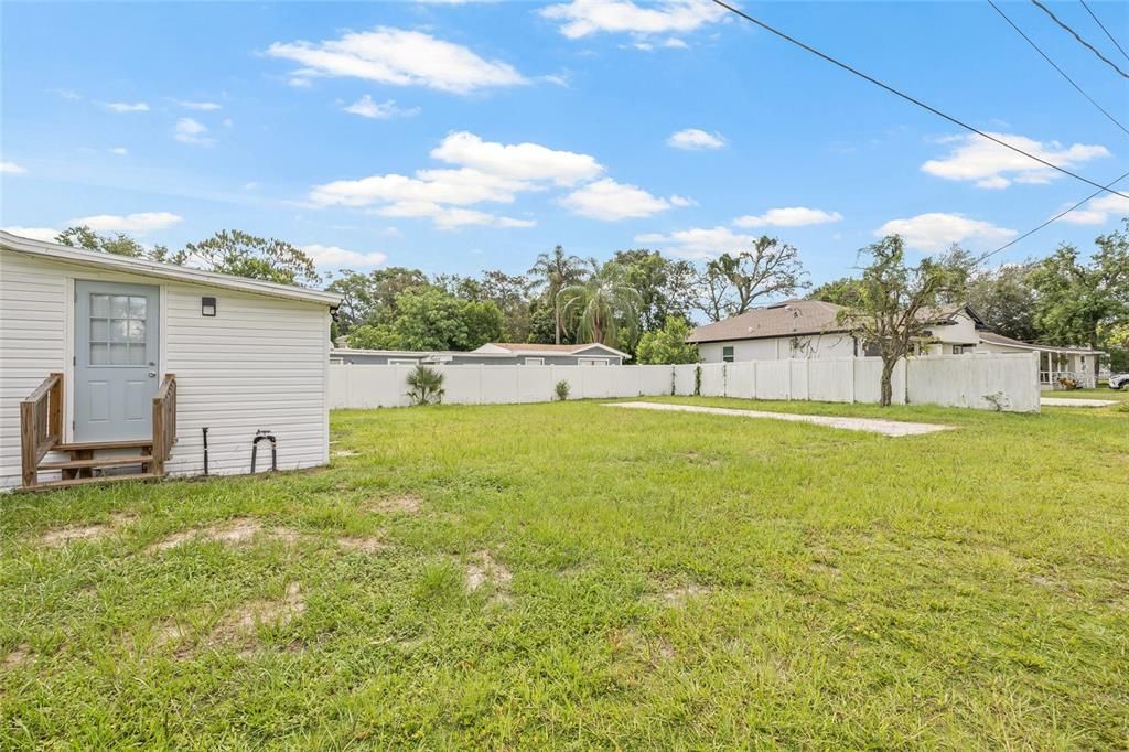 Active With Contract: $219,900 (2 beds, 1 baths, 744 Square Feet)