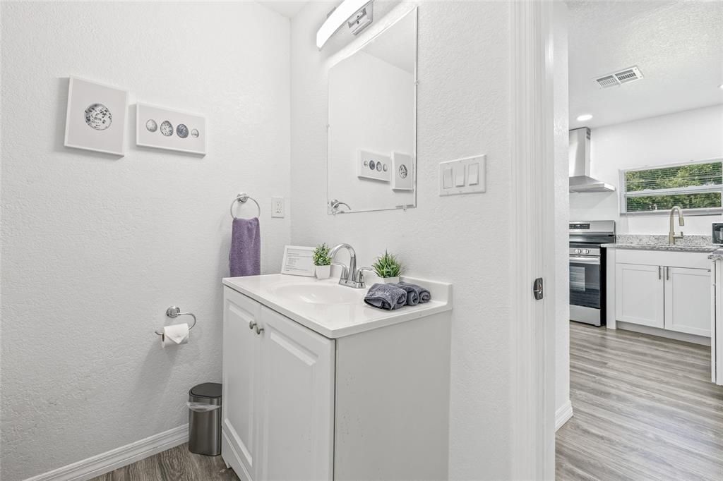 Active With Contract: $219,900 (2 beds, 1 baths, 744 Square Feet)