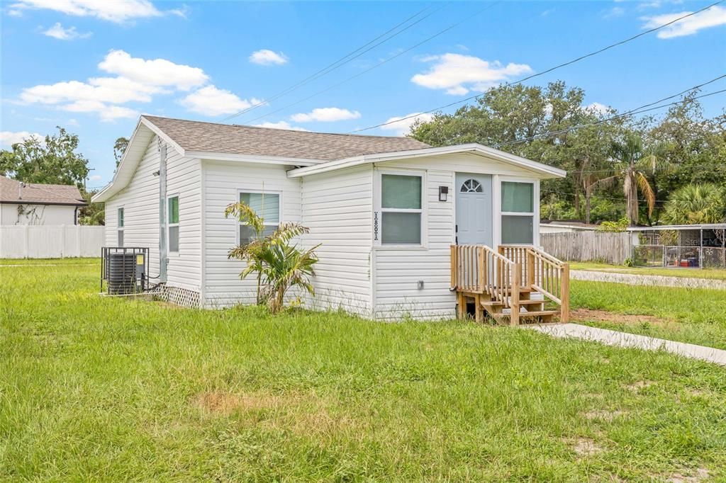 Active With Contract: $219,900 (2 beds, 1 baths, 744 Square Feet)