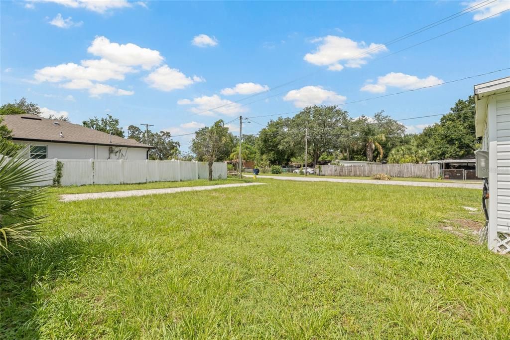 Active With Contract: $219,900 (2 beds, 1 baths, 744 Square Feet)