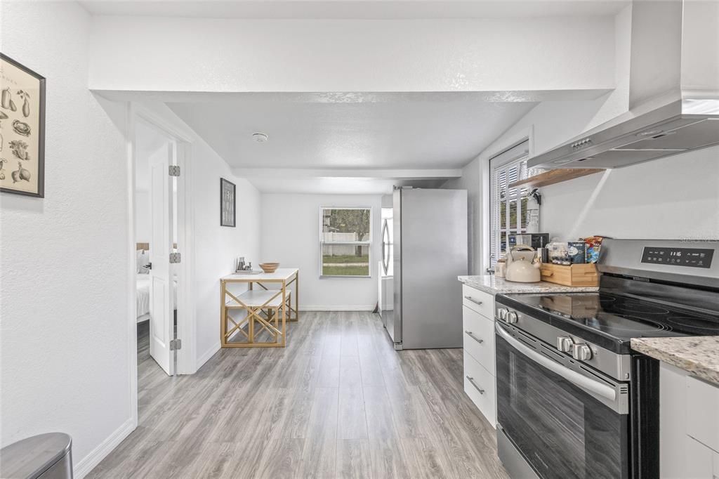 Active With Contract: $219,900 (2 beds, 1 baths, 744 Square Feet)