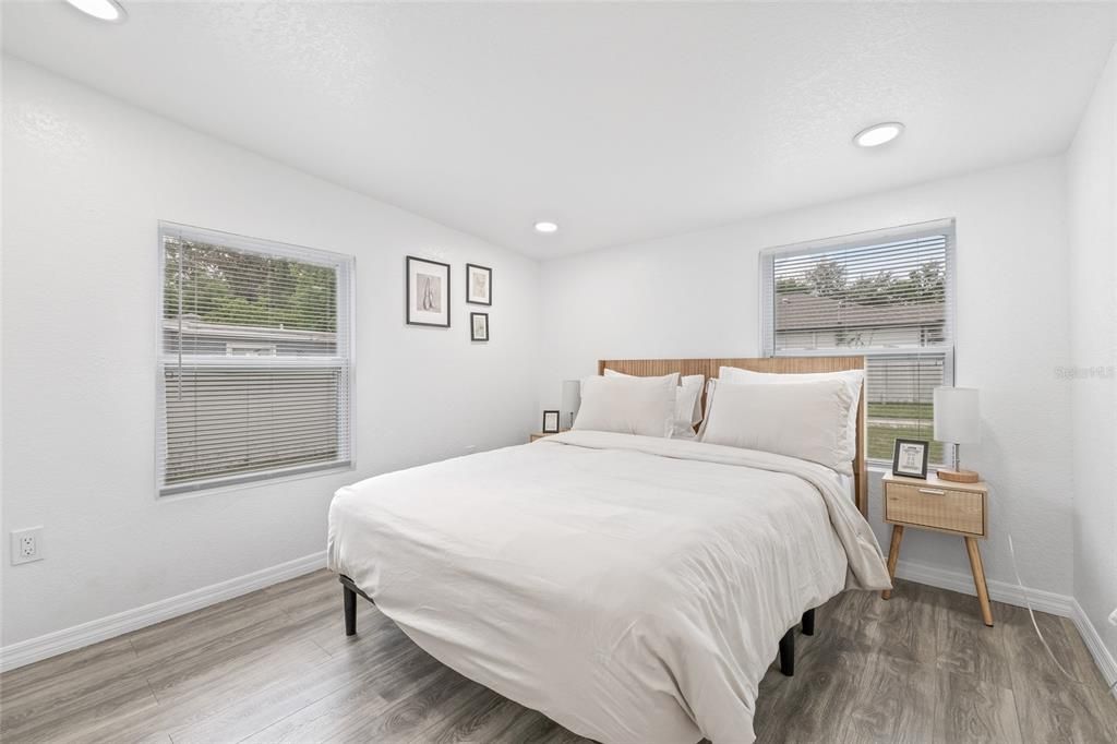 Active With Contract: $219,900 (2 beds, 1 baths, 744 Square Feet)