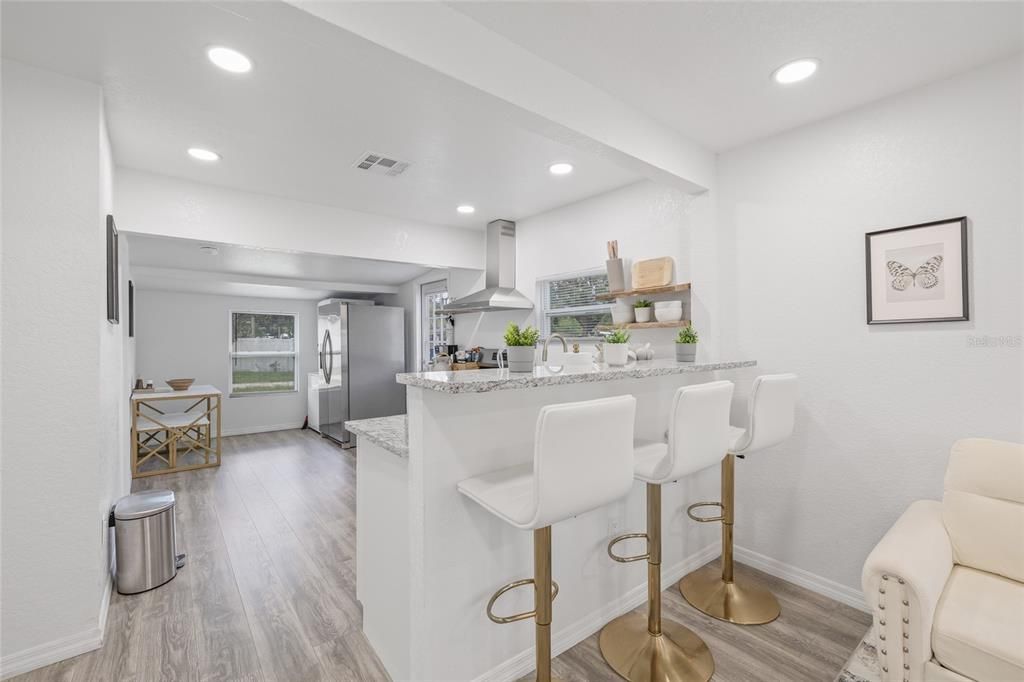 Active With Contract: $219,900 (2 beds, 1 baths, 744 Square Feet)