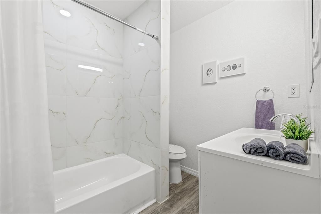 Active With Contract: $219,900 (2 beds, 1 baths, 744 Square Feet)