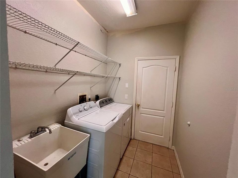 В аренду: $2,150 (5 спален, 3 ванн, 2661 Квадратных фут)