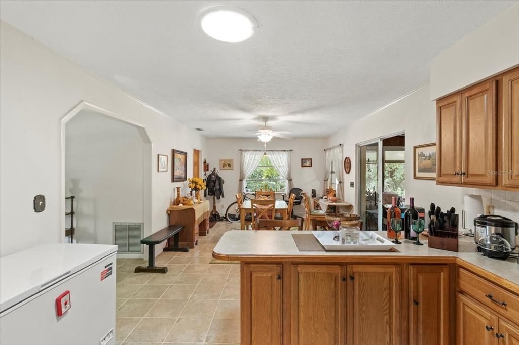 For Sale: $225,000 (2 beds, 1 baths, 1076 Square Feet)